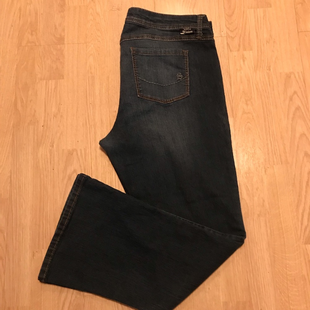 Torrid Source of Wisdom Slim BootCut Jeans (Sz 18)